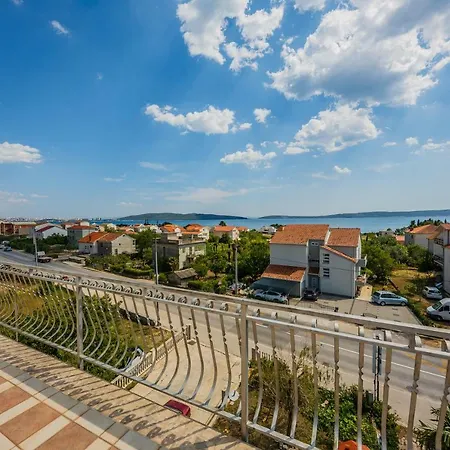 Lucija Apartmán Kaštela