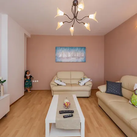 Lucija Apartment
