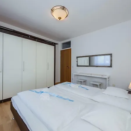 Lucija * Kaštela