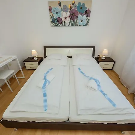 Lucija Apartamento Kaštela
