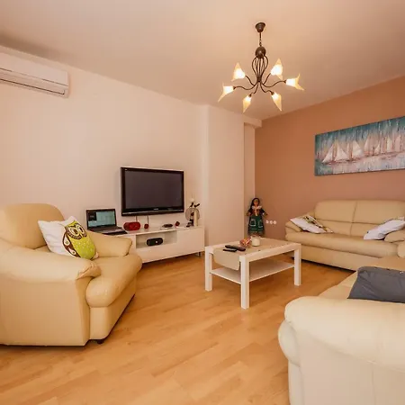 Lucija Apartamento Kaštela