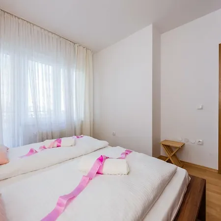 Lucija Apartamento Kaštela
