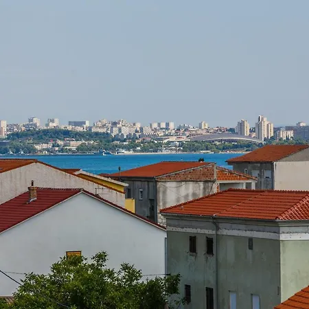 Lucija Apartamento Kaštela