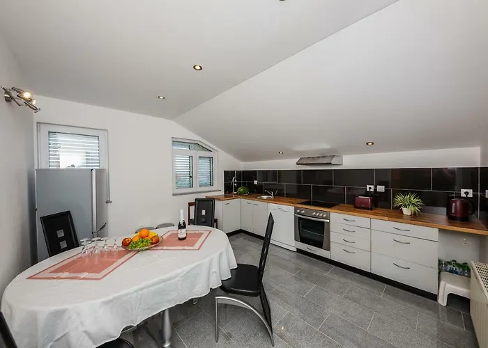 Lucija Apartament Kaštela